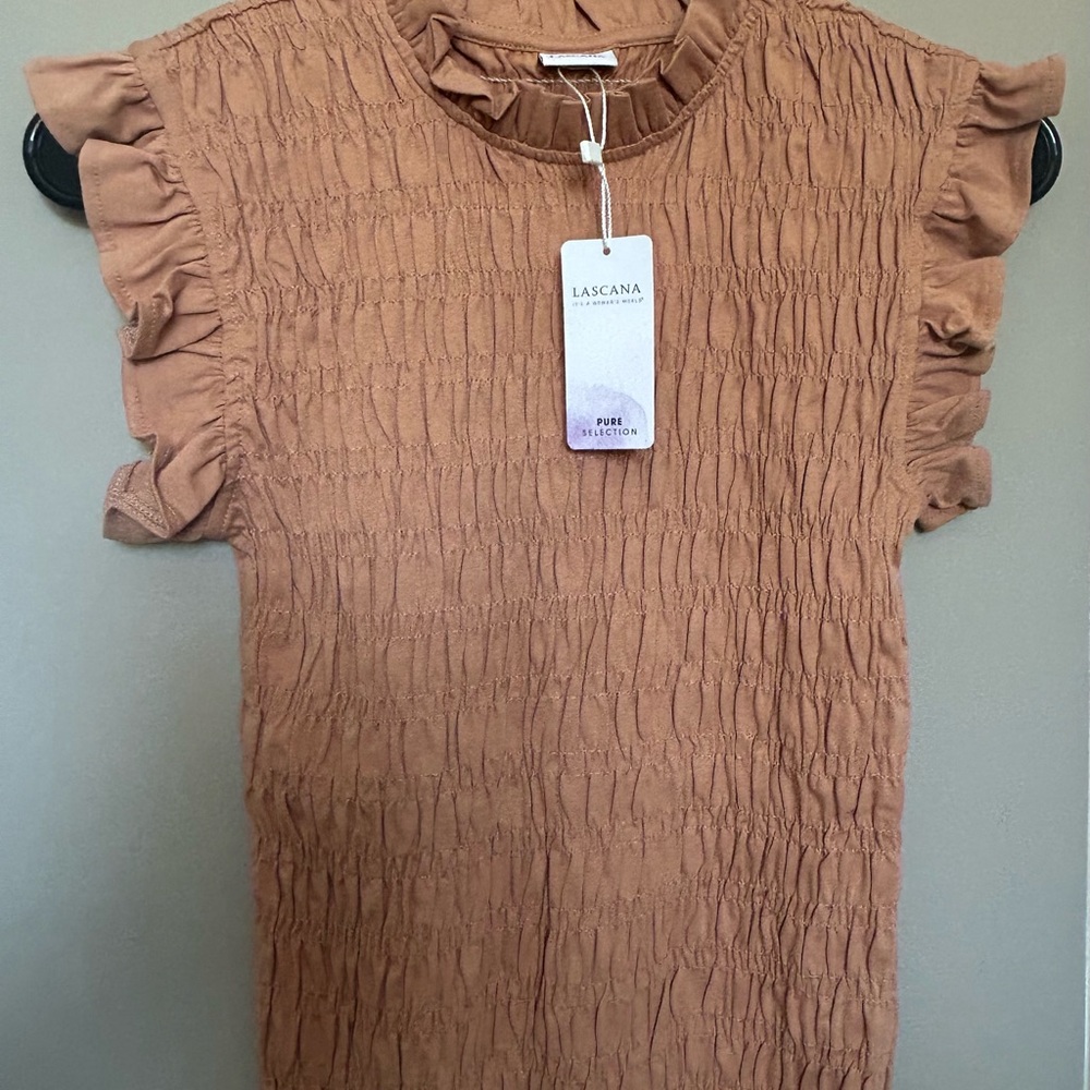 Sleeveless Top, perfect for layering in the fall!!
